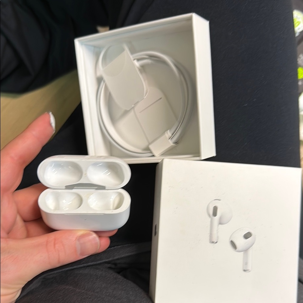 Apple Airpod Charging Case and cord